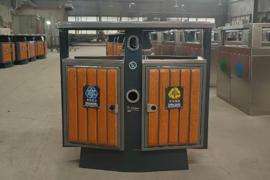 山东潍坊某小区钢木分类垃圾桶应用案例